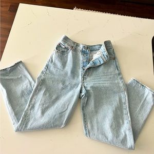 Levi’s high waist mom jeans!